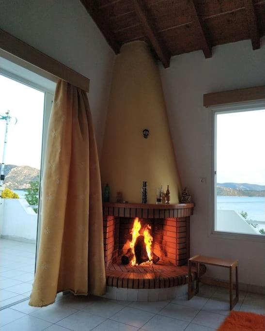 Penthouse Studio Next To The Sea Salamina Exterior photo