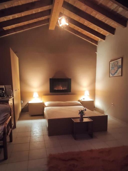 Penthouse Studio Next To The Sea Salamina Exterior photo