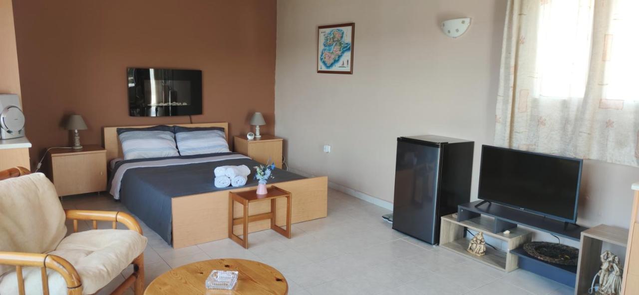 Penthouse Studio Next To The Sea Salamina Exterior photo