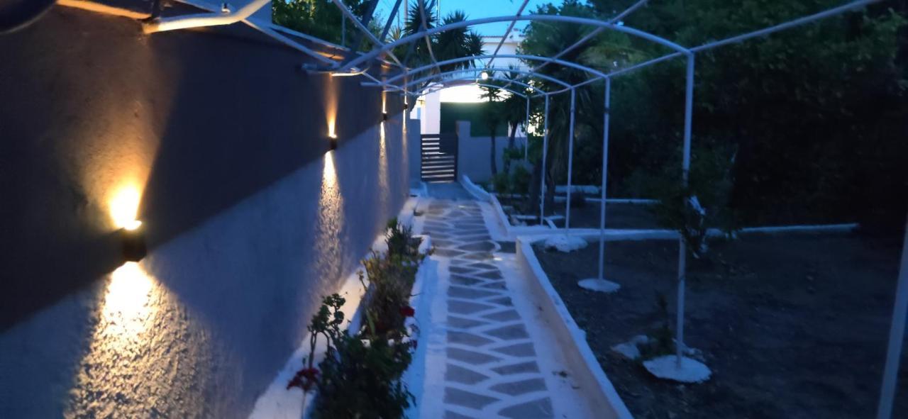 Penthouse Studio Next To The Sea Salamina Exterior photo